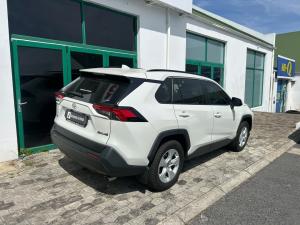 Toyota RAV4 2.0 GX auto - Image 2