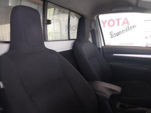 Toyota Hilux 2.4GD-6 single cab 4x4 Raider manual - Image 15