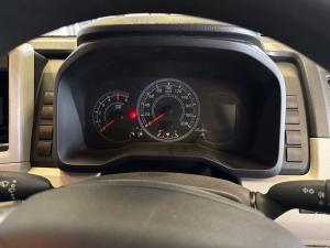 Toyota Quantum 2.8 LWB crew cab manual - Image 11