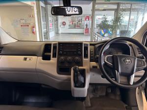 Toyota Quantum 2.8 LWB crew cab manual - Image 15