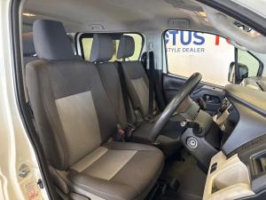 Toyota Quantum 2.8 LWB crew cab manual - Image 16