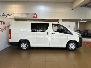 Toyota Quantum 2.8 LWB crew cab manual - Image 3
