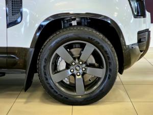Land Rover Defender 110 D300 X-Dynamic HSE - Image 5