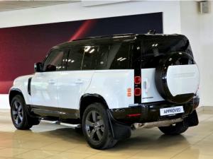 Land Rover Defender 110 D300 X-Dynamic HSE - Image 8