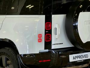 Land Rover Defender 110 D300 X-Dynamic HSE - Image 9