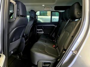 Land Rover Defender 110 D300 X-Dynamic HSE - Image 11
