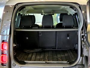 Land Rover Defender 110 D300 X-Dynamic HSE - Image 9