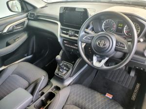 Toyota Urban Cruiser 1.5 XR manual - Image 7