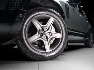 Land Rover Defender 110 P400e X-Dynamic HSE - Image 11