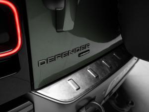 Land Rover Defender 110 P400e X-Dynamic HSE - Image 15