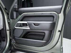 Land Rover Defender 110 P400e X-Dynamic HSE - Image 18