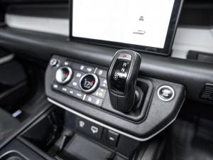 Land Rover Defender 110 P400e X-Dynamic HSE - Image 24