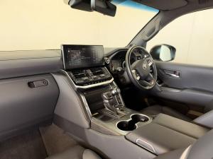 Toyota Land Cruiser 300 3.5T GR-Sport - Image 18