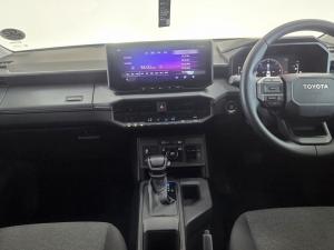 Toyota Hilux 2.8GD-6 double cab Raider 4x4 - Image 6