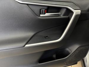 Toyota RAV4 2.0 VX - Image 26