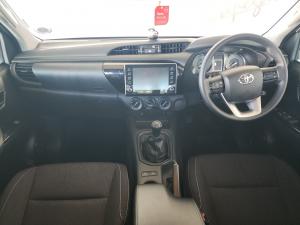 Toyota Hilux 2.4GD-6 double cab Raider manual - Image 6