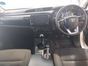 Toyota Hilux 2.4GD-6 double cab 4x4 Raider X manual - Image 6