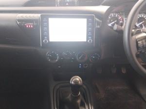 Toyota Hilux 2.4GD-6 double cab 4x4 Raider X manual - Image 14