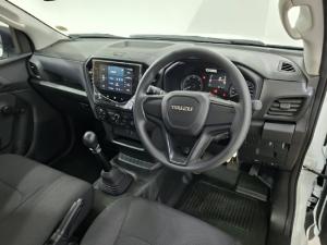 Isuzu D-Max 1.9TD single cab - Image 13