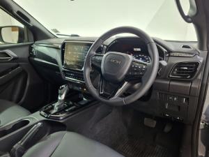 Isuzu D-Max 3.0TD double cab V-Cross - Image 11