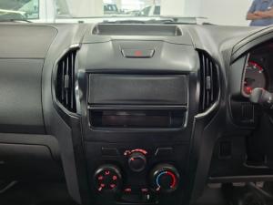 Isuzu D-Max Gen 6 250C single cab - Image 13