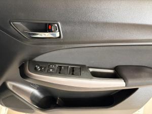 Suzuki Swift 1.2 GLX auto - Image 7