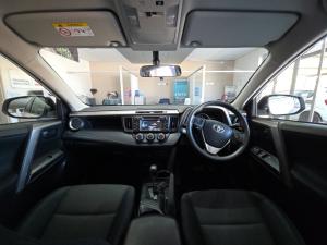 Toyota RAV4 2.0 GX auto - Image 6