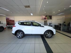 Toyota RAV4 2.0 GX auto - Image 3