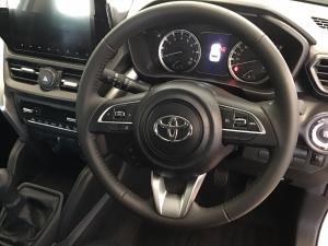 Toyota Urban Cruiser 1.5 XR manual - Image 8