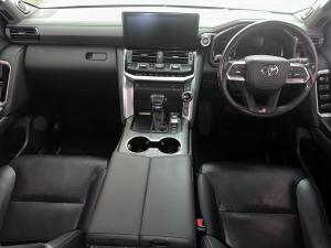 Toyota Land Cruiser 300 3.5T GR-Sport - Image 6