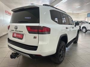 Toyota Land Cruiser 300 3.5T GR-Sport - Image 2