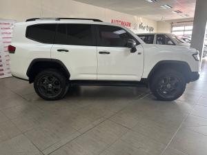 Toyota Land Cruiser 300 3.5T GR-Sport - Image 3