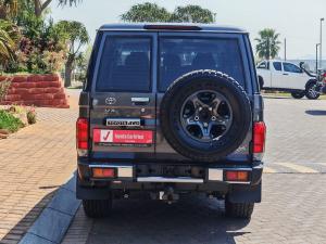Toyota Land Cruiser 76 2.8GD-6 station wagon VX - Image 5