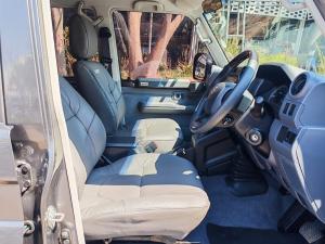 Toyota Land Cruiser 76 2.8GD-6 station wagon VX - Image 7