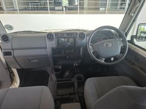 Toyota Land Cruiser 79 4.5D-4D V8 double cab LX - Image 6