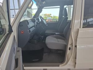 Toyota Land Cruiser 79 4.5D-4D V8 double cab LX - Image 7