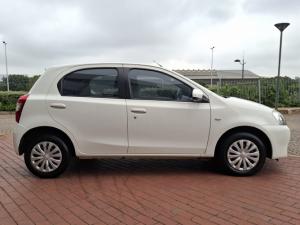 Toyota Etios hatch 1.5 Sprint - Image 3