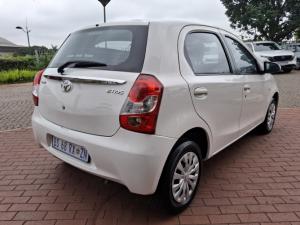 Toyota Etios hatch 1.5 Sprint - Image 4