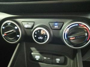 Hyundai Venue 1.2 Premium - Image 23