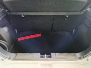 Suzuki Swift 1.2 GLX manual - Image 11