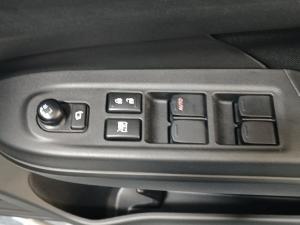 Suzuki Swift 1.2 GLX manual - Image 24