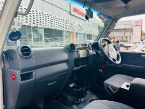 Toyota Land Cruiser 79 4.0 V6 double cab - Image 7