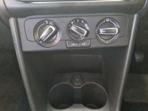 Volkswagen Polo sedan 1.4 Comfortline - Image 14
