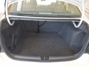 Volkswagen Polo sedan 1.4 Comfortline - Image 17