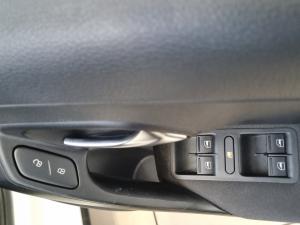 Volkswagen Polo sedan 1.4 Comfortline - Image 22