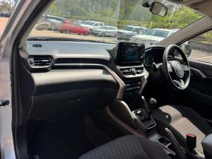 Toyota Urban Cruiser 1.5 XR manual - Image 7