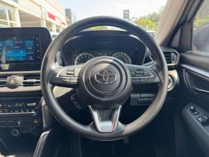 Toyota Urban Cruiser 1.5 XR manual - Image 8