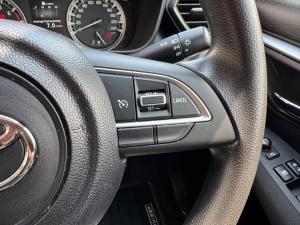 Toyota Urban Cruiser 1.5 XR manual - Image 10