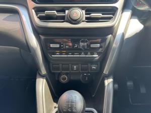 Toyota Urban Cruiser 1.5 XR manual - Image 15