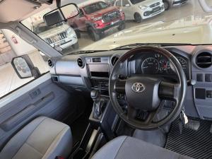 Toyota Land Cruiser 79 2.8GD-6 single cab auto - Image 6